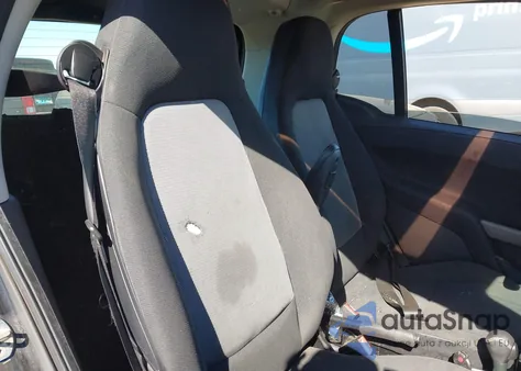 2015 Smart Fortwo Pure из США, поврежденный, VIN WMEEJ3BA5FK820664